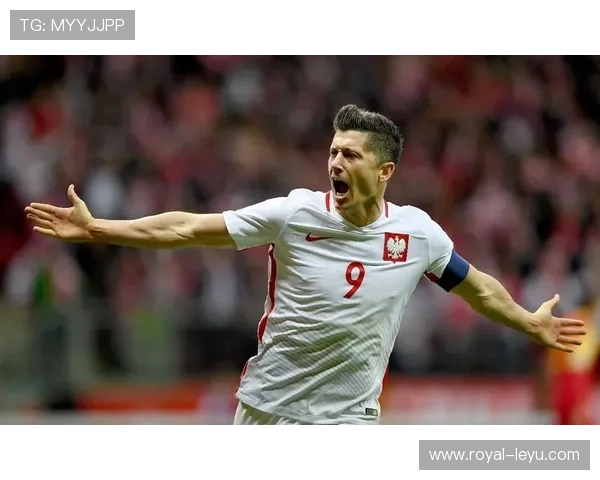 莱万是否依赖体系？战术角色与终结能力解析