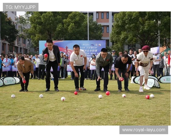 开球规则：何时算球在比赛中与中圈位置关系