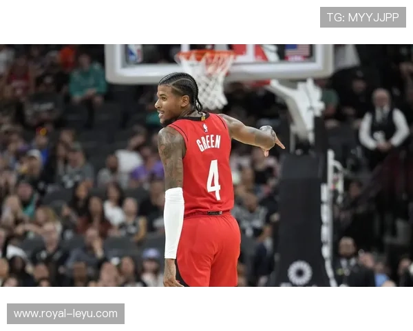 杰伦·格林无球跑动效率提升，拉开火箭外线进攻空间