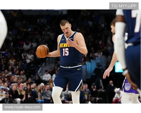 生涯场均30+分22+板，张伯伦背身单打胜约基奇